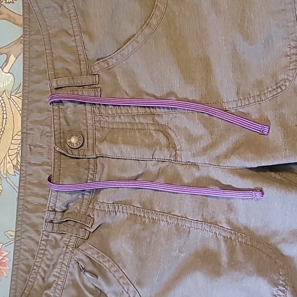 The North Face short, size 4 - Picture 8 of 8